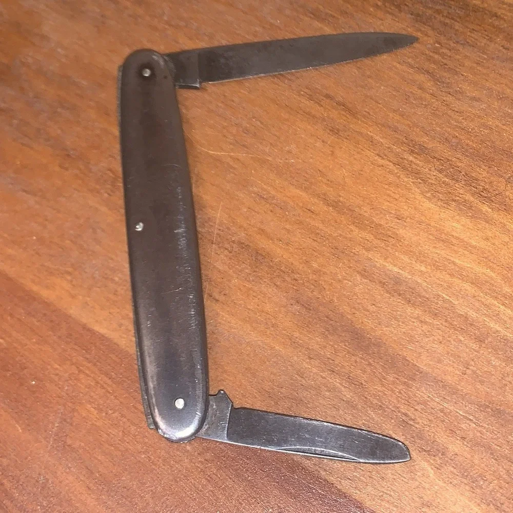Vintage Hen & Rooster Logo 2 blade Folding Knife Engraved Soccer Player READ